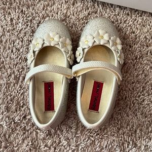 Size 8 toddle slippers.